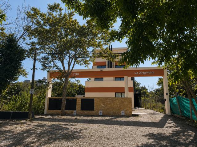 Alquiler Departamento 2 ambientes con Cochera Piscina sobre Avenida Robette Ostende, Pinamar