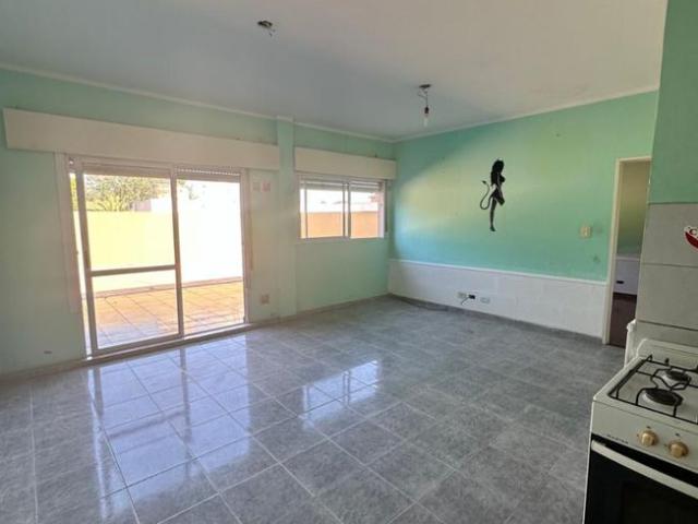 ALQUILER DEPARTAMENTO 2 AMBIENTES CON PATIO AMPLIO Y LAVADERO