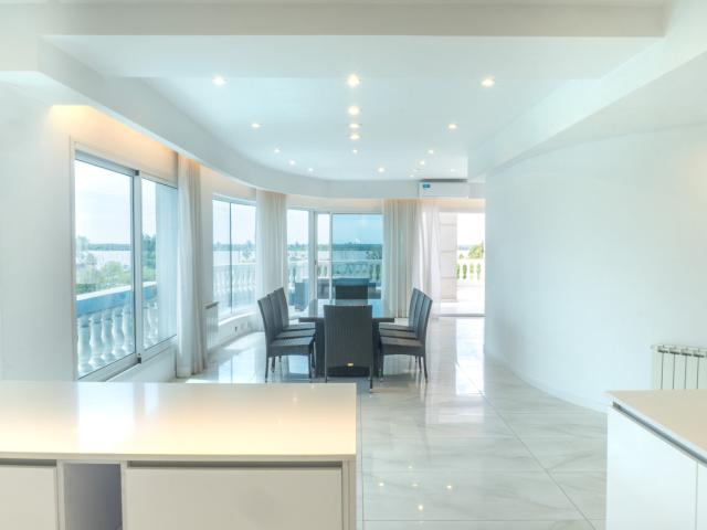 ALQUILER DEPARTAMENTO 2 DORMITORIOS 2 COCHERAS VISTA AL RÍO AMENITIES