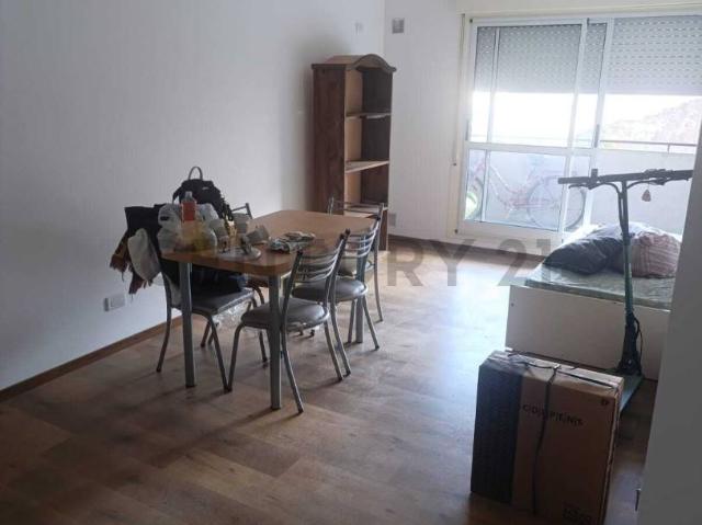 Alquiler Departamento al frente con balcón 2 dormitorios zona centro
