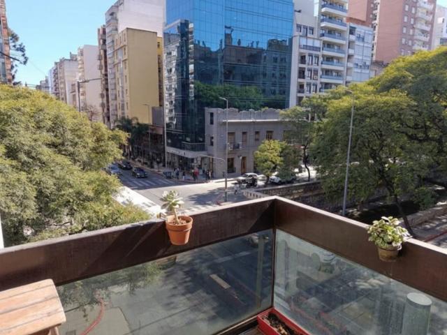 ALQUILER DEPARTAMENTO AV. FIGUEROA ALCORTA ESQ COLÓN | CENTRO