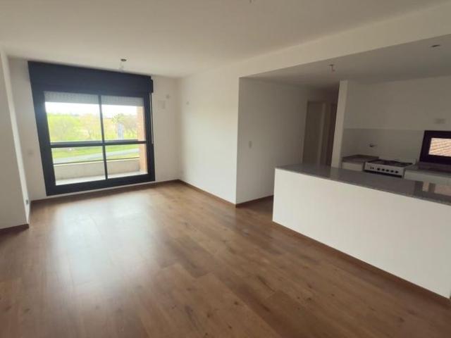 Alquiler departamento de 2 dormitorios con balcón, cochera y amenities, Condominios Pilay Los Pasos