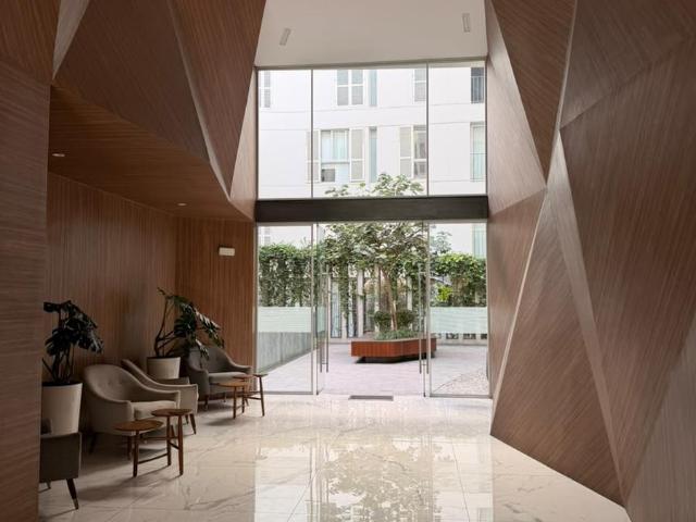 Alquiler Departamento de 88 m² con vista a jardín, 2 dormitorios, balcón y cochera