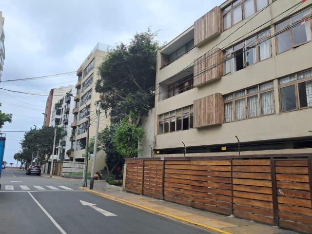 Alquiler Departamento muy espacioso en miraflores a 1 cuadra del malecón