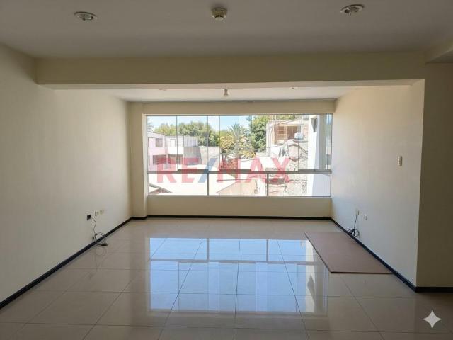 Alquiler Departamento Segundo Piso C/Cochera Por Plaza Yanahuara
