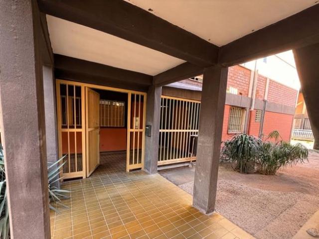 ALQUILER Departamento planta baja 4 dormitorios terraza cerca metrotranvia colectivos en puerta