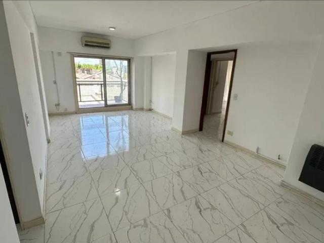 Alquiler departamento Quilmes centro centro 4 ambientes con cochera