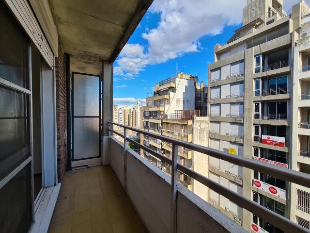 Alquiler Departamento Rosario 2 Dormitorios Balcon Frente San Lorenzo y España Cocina Separada