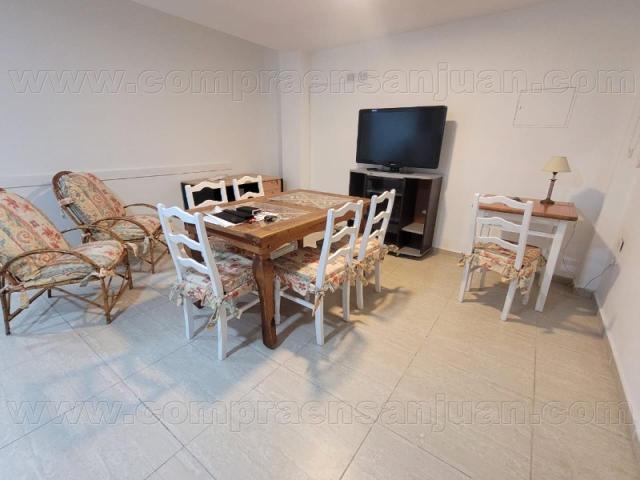 Alquiler. Departamento Totalmente Amoblado De 1 Dormitorio Con Cochera. Santa Lucia