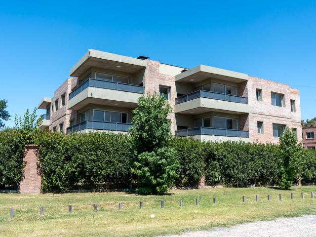 alquiler departamentos de dos dormitorios balcon terraza con parrillero fisherton jj paso 8500