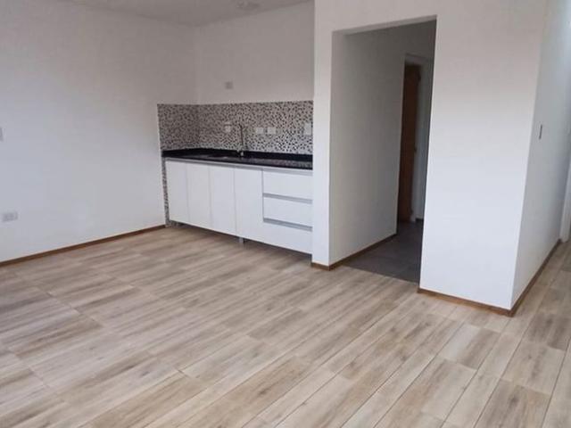 ALQUILER DEPATARMTO MONOAMBIENTE 1er PISO ESCALERA
