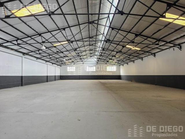 Alquiler deposito 872 m2 parque empresarial con seguridad Monte Grande Esteban Echeverria
