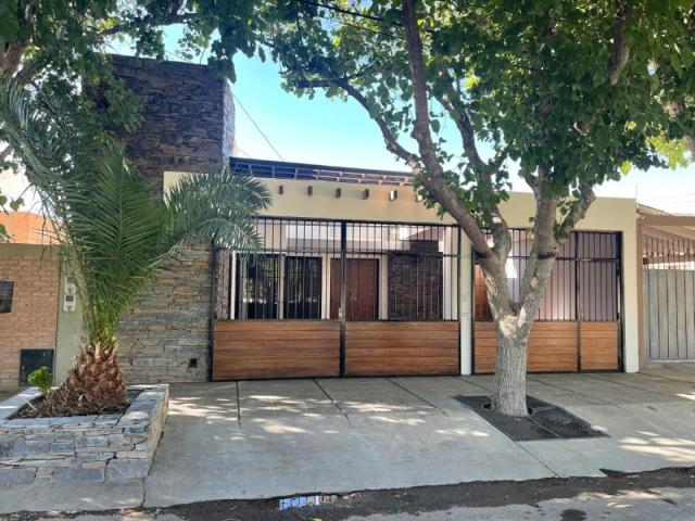 Alquiler Disponible Por 5 Meses Casa 3 Dormitorios En Barrio Mutual Banco San Juan Capital