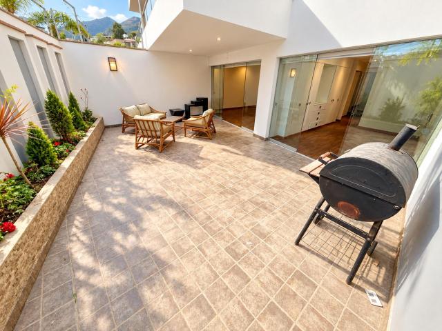 Alquiler Dpto. 190 m² en 1er Piso con Terraza y Jardín – Casuarinas Sur