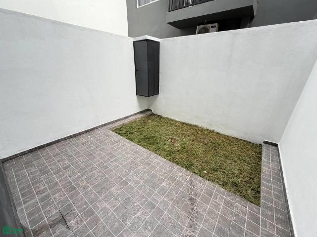 ALQUILER DPTO 1 AMB CON PATIO Y COCHERA EN CASEROS TRES DE FEBRERO
