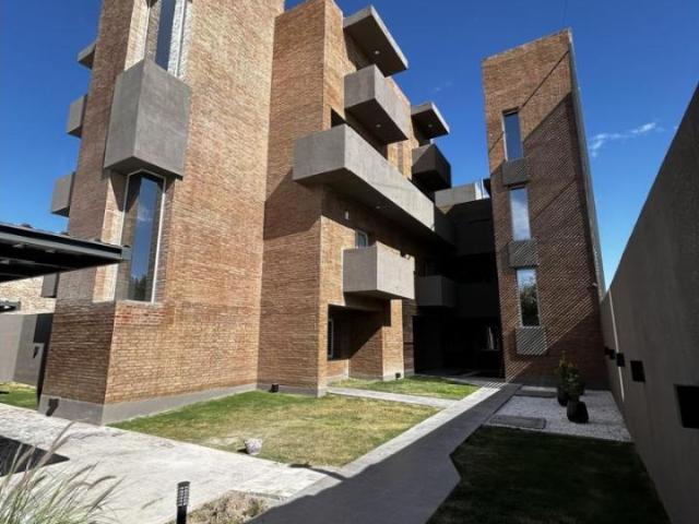 Alquiler Duplex De Categoria 2 Habitaciones, Cochera Capital