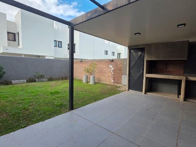 Alquiler en Cañuelas Chico | Dúplex de 3 dormitorios, patio con asador y calefacción central