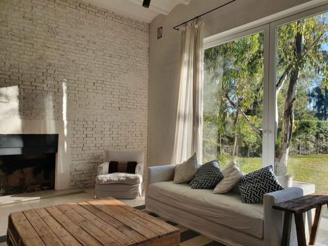 Alquiler en El Encuentro, casa con 6 ambientes a la laguna