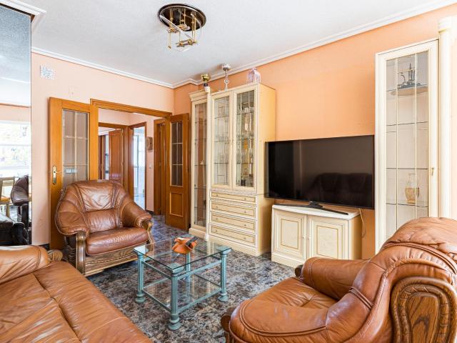 Alquiler en Montegrande – 3 dormitorios, terraza y hasta 2 plazas de garaje