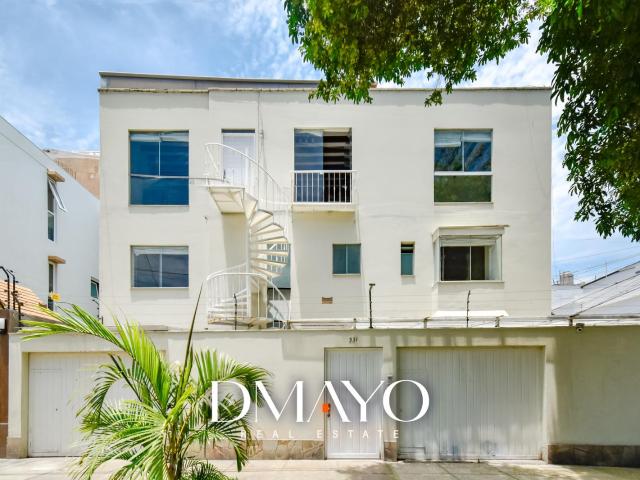 Alquiler | Espaciosa casa en esquina a media cuadra de Av. Benavides – Ideal para vivienda o negocio