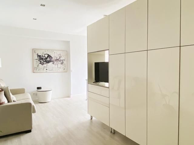 Alquiler estudio con aire acondicionado, vistas al mar