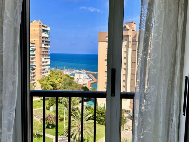 Alquiler estudio con aire acondicionado, vistas al mar