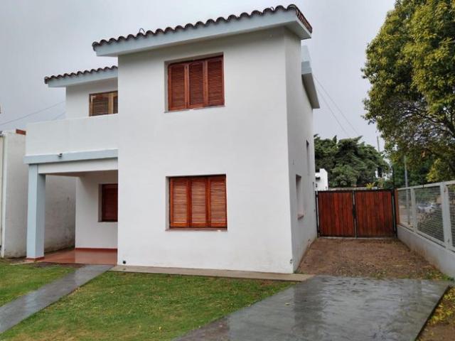 ALQUILER EXC. DUPLEX 2 DORM. C/QUINCHO, POETA LUGONES
