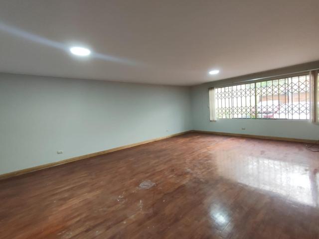 ALQUILER EXCLUSIVO – DEPARTAMENTO DE GRAN METRAJE EN 1ER PISO MIRAFLORES