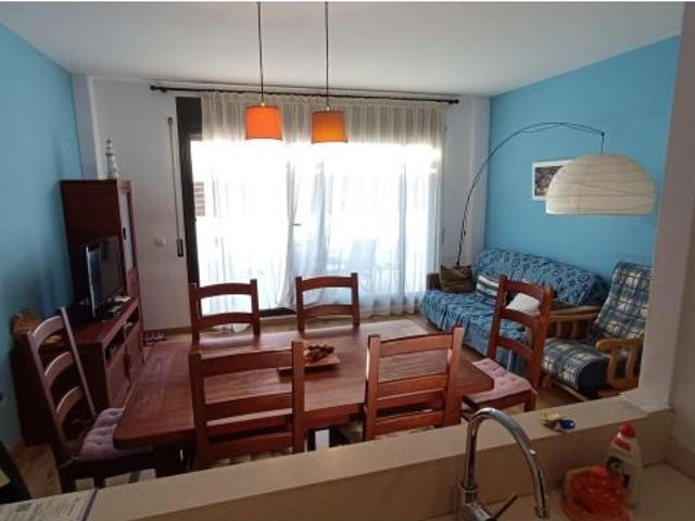 Alquiler exclusivamente de septiembre a junio. Excelente planta baja con amplio patio terraza alquil