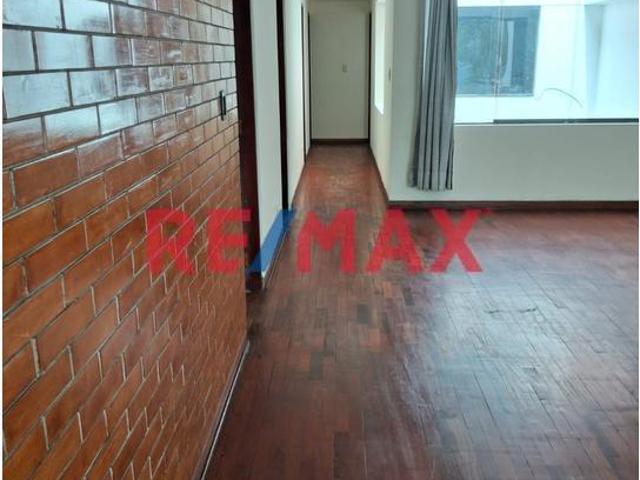 Alquiler Flat Sta.Patricia La Molina. 2Do.Piso.3Habitaciones.2Baños.Estacionamiento