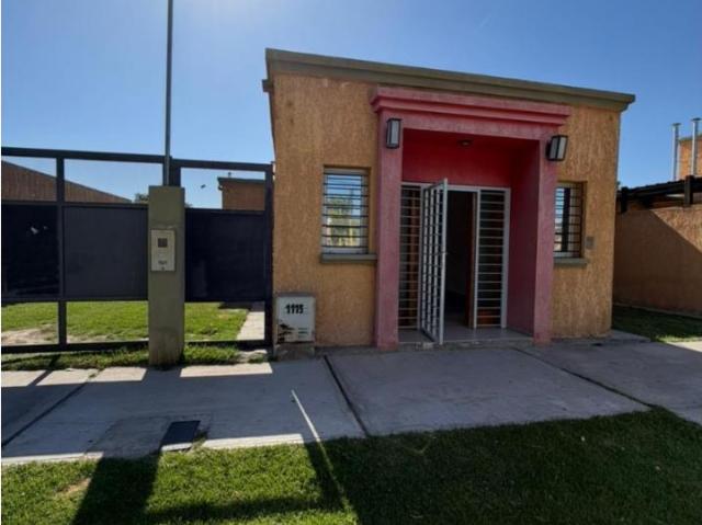 Alquiler. Hermosa Casa En Rivadavia, 3 Habitaciones