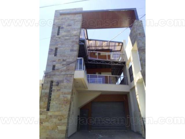 Alquiler. Hermoso Depto De 1 Dorm, Zona Céntrica Catamarca Y 25 De Mayo. Contrafrente Con Balcón. Sin Cochera