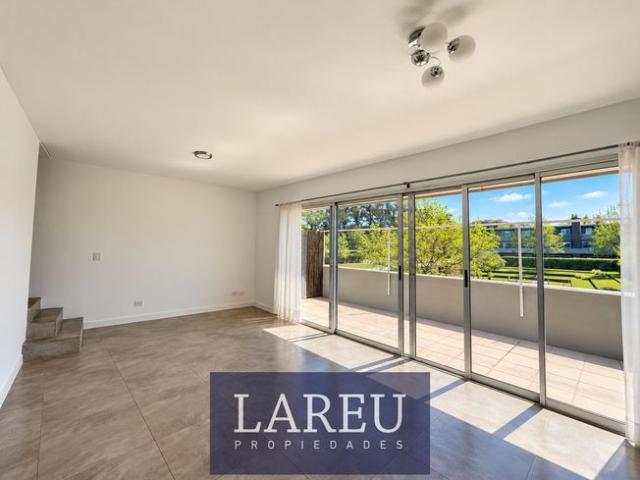 ALQUILER IMPECABLE Duplex de 3 ambientes en Bosque Alto
