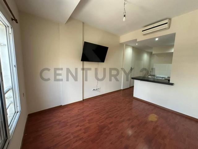 ALQUILER Imperdible Monoambiente con Cochera Ubicación Premium en Lanús