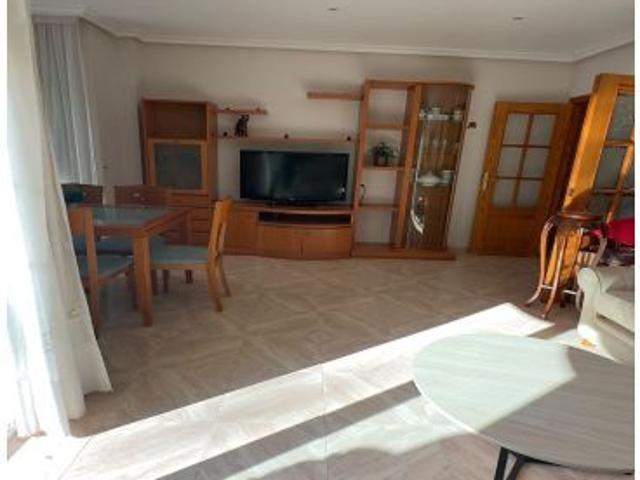 ¡ALQUILER LARGA TEMPORADA! APARTAMENTO 3 DORMITORIOS EN EL CENTRO DE TORREVIEJA