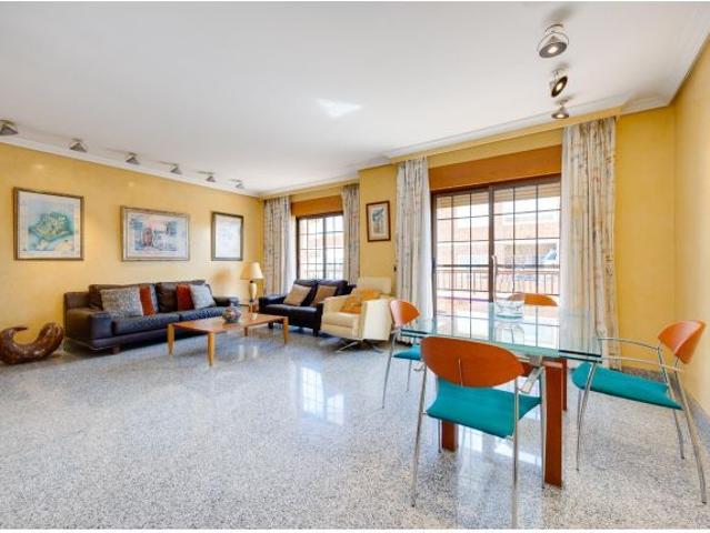 ¡ ALQUILER LARGA TEMPORADA! ATICO DUPLEX DE 250M2 EN EL CENTRO DE TORREVIEJA