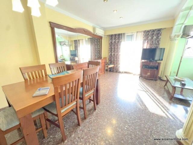 Alquiler LARGA DURACIÓN Amplio piso de 3 habitaciones, 2 baños, balcón y garaje en Paterna, Valencia