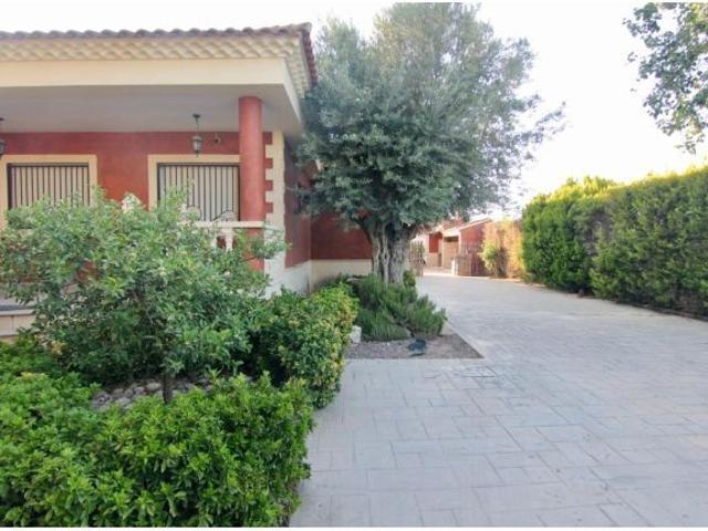 Alquiler larga estancia chalet con piscina