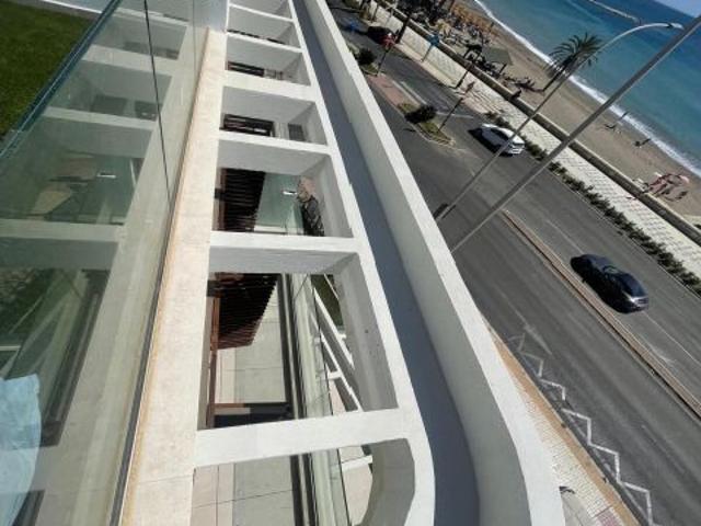 ALQUILER LIMONAR! TRIPLEX DE OBRA NUEVA CON VISTA AL MAR CON PLAZA DE GARAJE