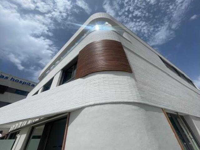ALQUILER LIMONAR! TRIPLEX DE OBRA NUEVA CON VISTA AL MAR CON PLAZA DE GARAJE