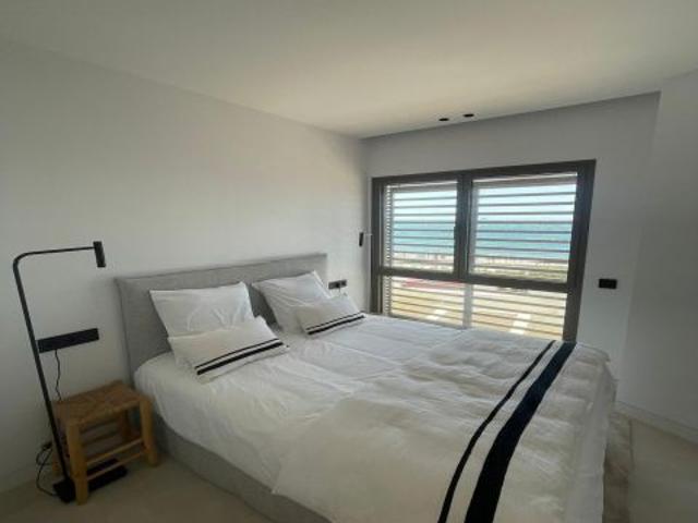 ALQUILER LIMONAR! TRIPLEX DE OBRA NUEVA CON VISTA AL MAR CON PLAZA DE GARAJE