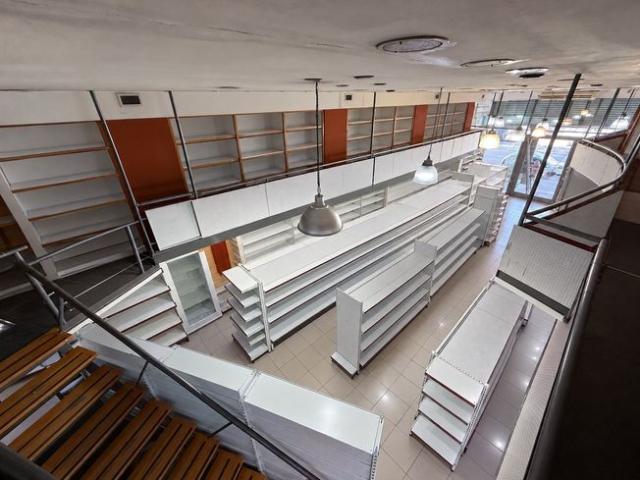 ALQUILER Local 220 m² en lote propio sobre Av. Scalabrini Ortiz – Sin expensas