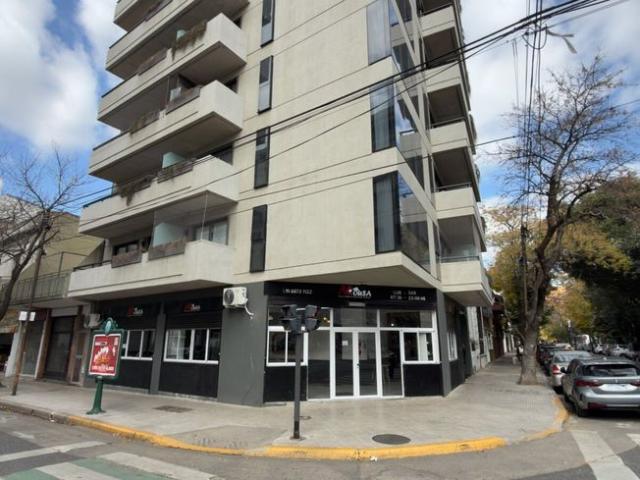 Alquiler Local en esquina de 171 m2 totales con subsuelo