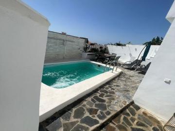 ALQUILER LUMINOSO ADOSADO RECIÉN REFORMADO EN TORREBLANCA DEL SOL VISTAS AL MAR