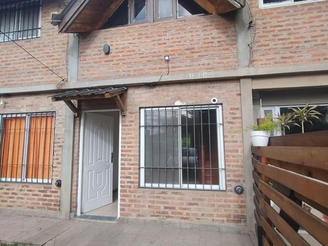Alquiler Monte Grande El Jaguel Dúplex de 2 Dormitorios Entrada Auto y Jardin