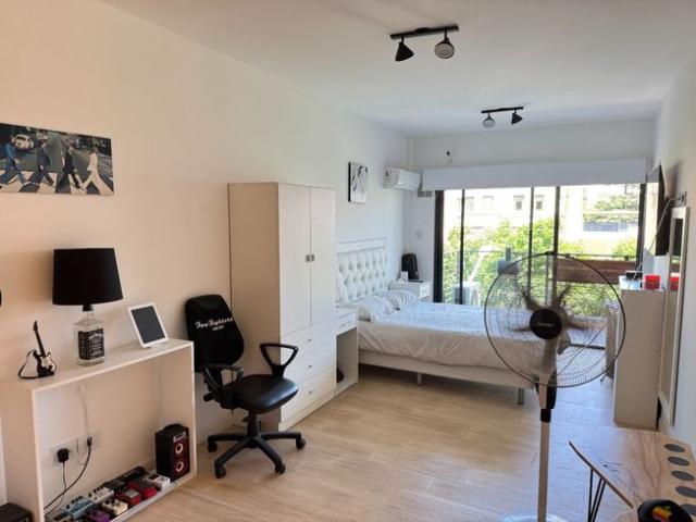 Alquiler monoambiente 40 mts c/balcón vista abierta Flores, como nuevo