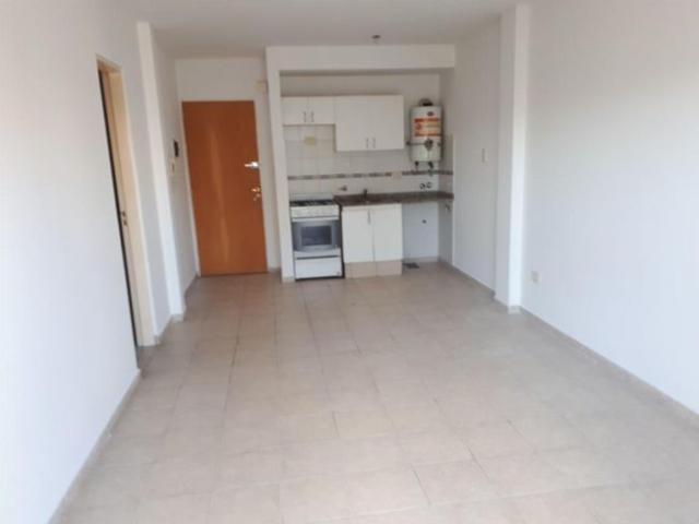 Alquiler Monoambiente c/ balcón. Salta y Moreno $275.000