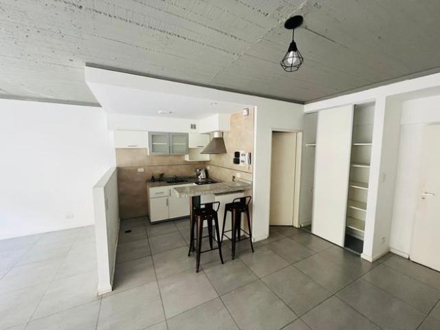 ALQUILER MONOAMBIENTE CON BALCÓN BARRACAS