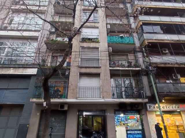 Alquiler monoambiernte c/balcon h. yrigoyen 2200 balvanera