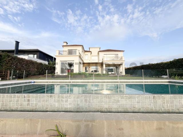 ALQUILER O VENTA CASA AL LAGO EN CABOS DEL LAGO